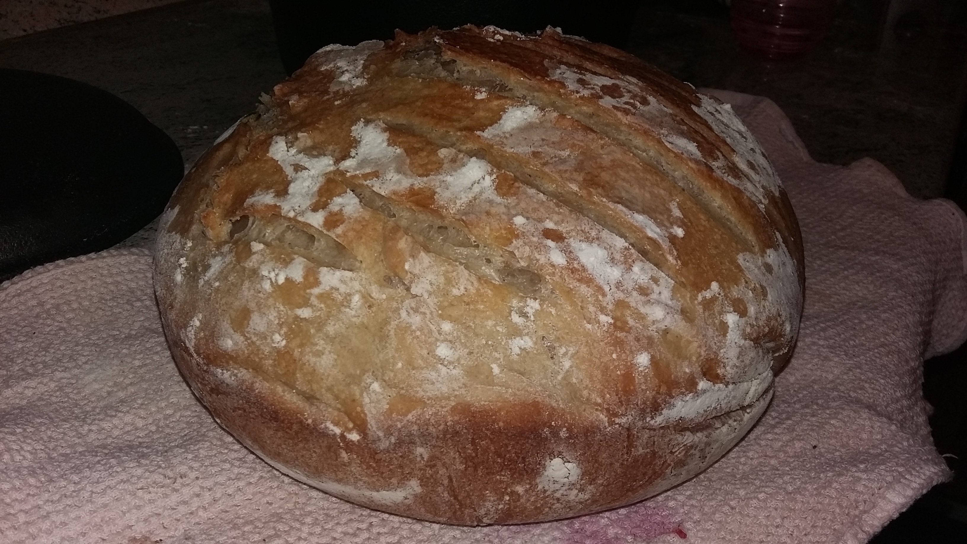 Tönkölyös kenyér (vaslábasban)
